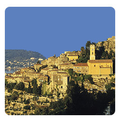 Photo du village medieval de Eze au soleil couchant - Lieu unique à visiter à coté de Monaco